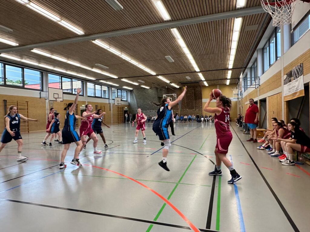 SSKC Damen in pink in der Offense